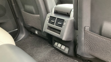 Land Rover Discovery 3.0 D300 Dynamic SE 5dr Auto Diesel Station Wagon